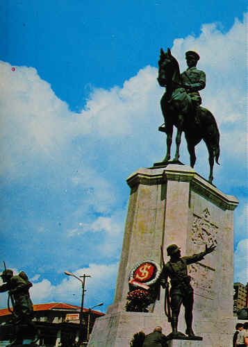Bronze Statue of Ataturk in Ulus Square, Ankara.